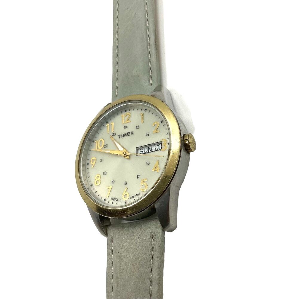 Timex Woman’s South Street Watch 36mm Silver Tone Day Date New Battery Leather